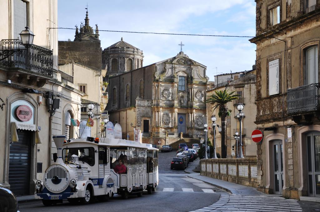 A Due Passi Dalla Scalinata Restyling Caltagirone Exterior photo